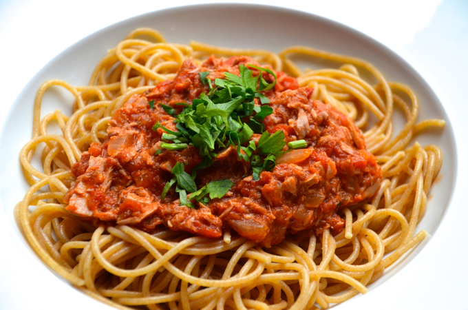 Pasta mit Tomaten-Thunfischsoße – Mit Pfeffer &amp; Liebe