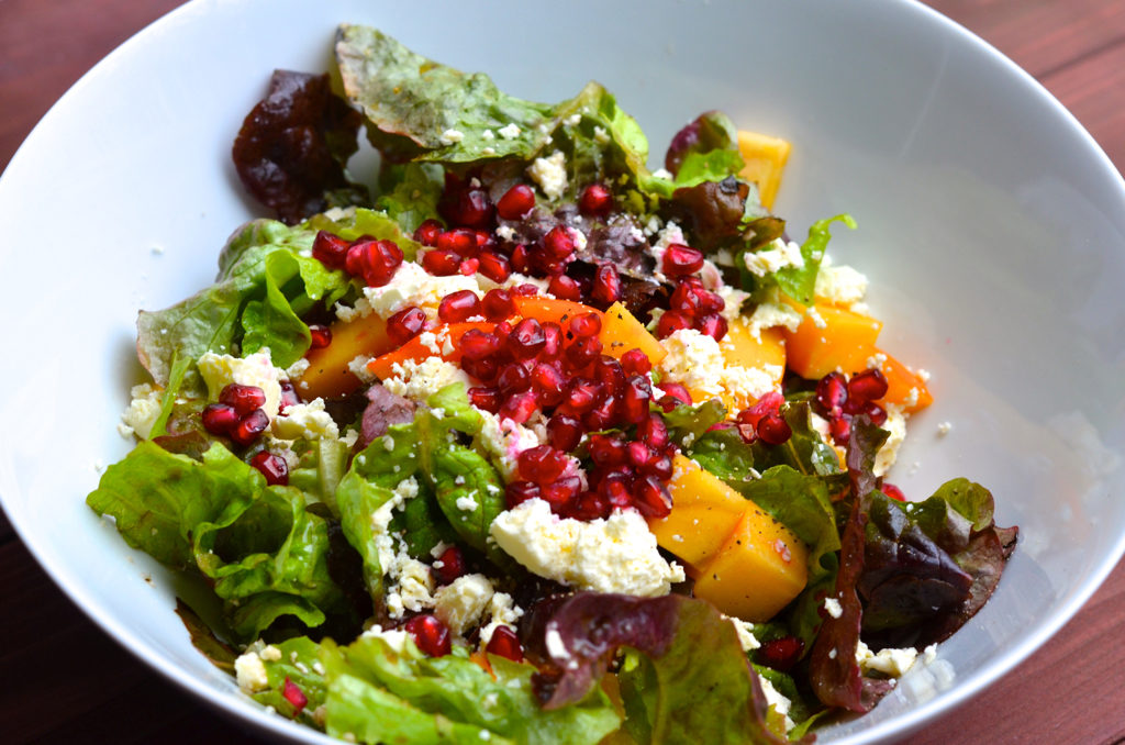 Winterlicher Salat mit Kaki, Granatapfel und Feta – Mit Pfeffer &amp; Liebe